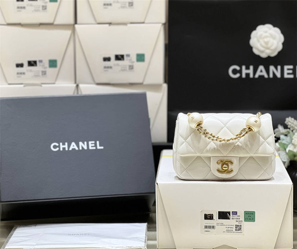 Chanel Mini flap bag, Lambskin, imitation pearls & gold metal AS4868 Size 11.5*17*5cm 2025 new 